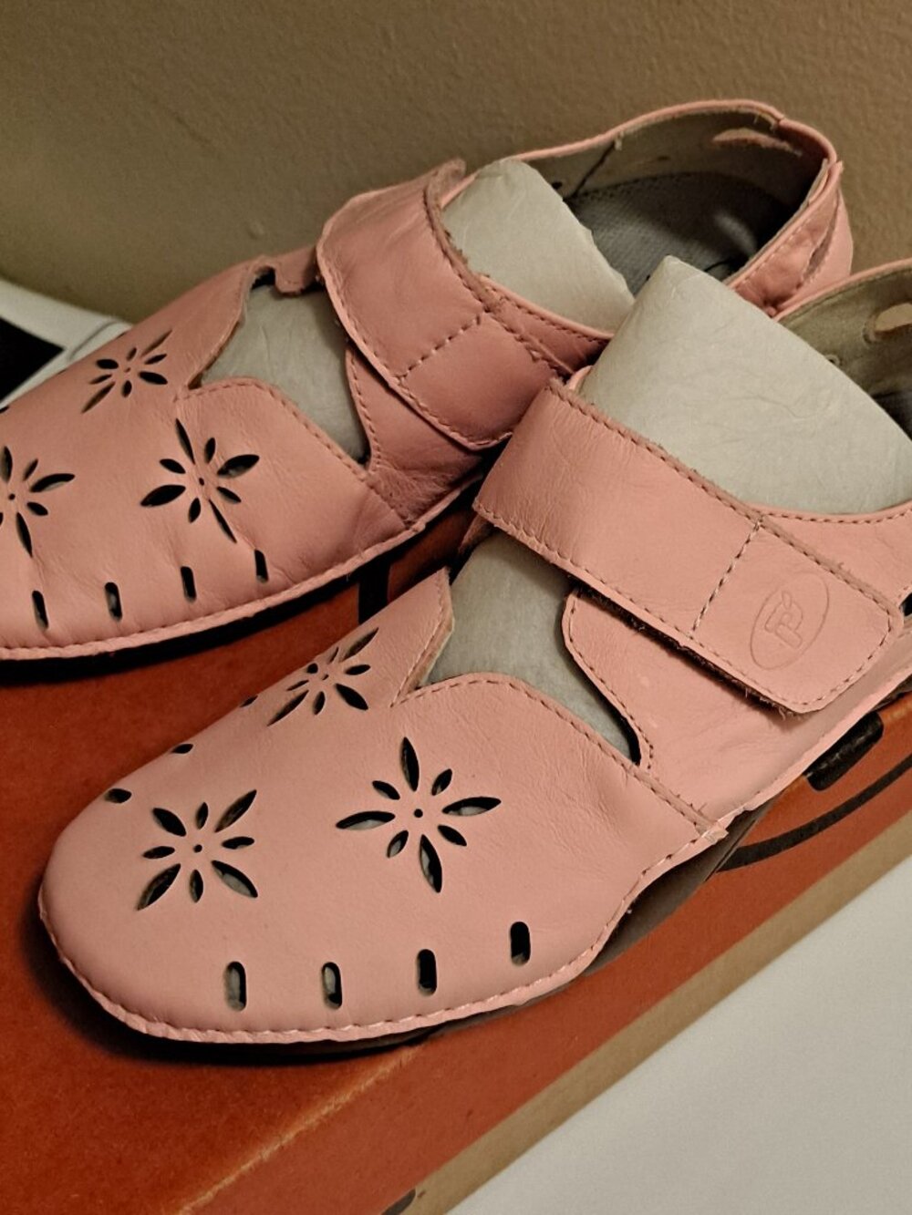 Propét Women’s Pink Leather Cutout Mary Jane Shoes Sandals NIB Size 6 M B